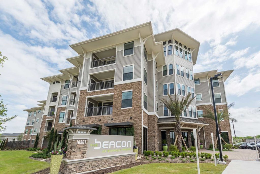 beacon at buffalo pointe; one two three bedroom apartments south of downtown houston; pet friendly luxury apartment home rentals